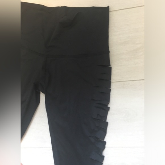 Black Cutout Teeki Yoga Pants Small - NWOT - Picture 4 of 7